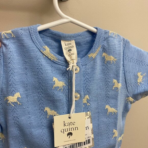 Kate Quinn Horse TShirt 💚2 for 20💚 - Picture 2 of 2